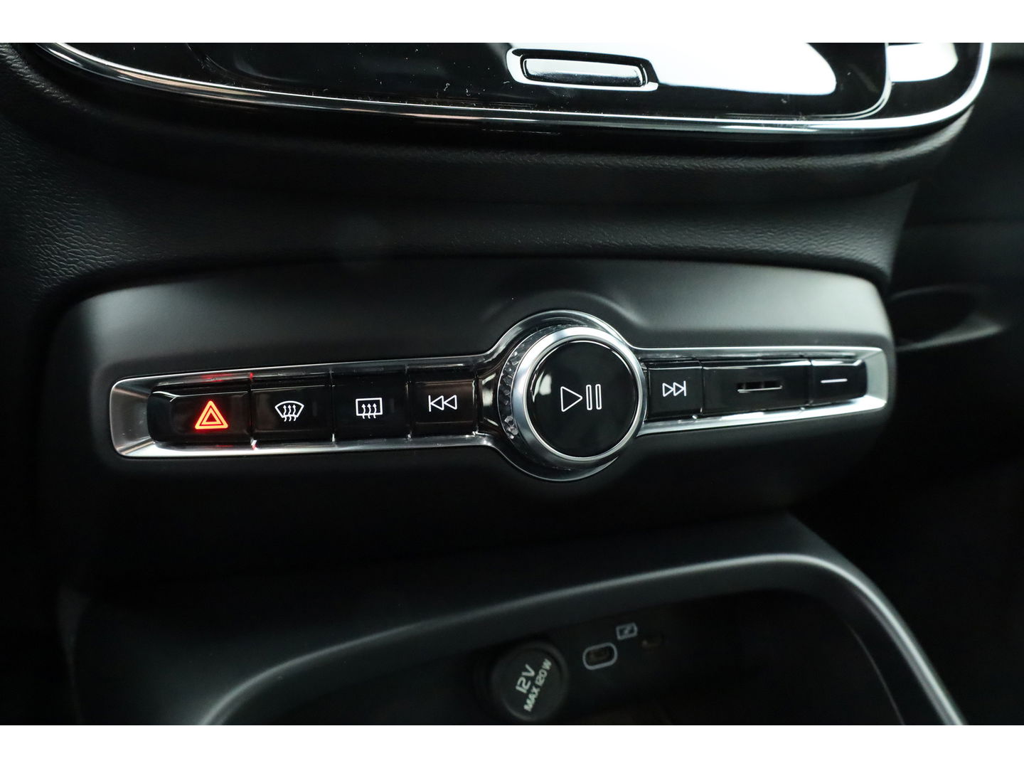 Volvo XC40 2.0 B3 Core | Pilot Assist | Keyless | Stoel- Stuurverw. | Camera | Apple CarPlay & Android Auto | 18''