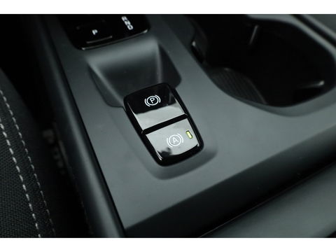 Volvo XC40 2.0 B3 Core | Pilot Assist | Keyless | Stoel- Stuurverw. | Camera | Apple CarPlay & Android Auto | 18''