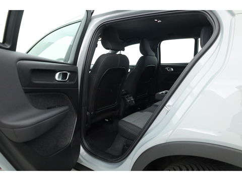 Volvo XC40 2.0 B3 Core | Pilot Assist | Keyless | Stoel- Stuurverw. | Camera | Apple CarPlay & Android Auto | 18''
