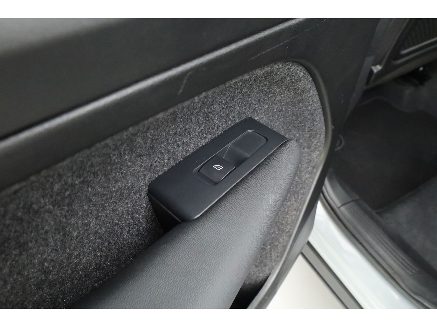 Volvo XC40 2.0 B3 Core | Pilot Assist | Keyless | Stoel- Stuurverw. | Camera | Apple CarPlay & Android Auto | 18''