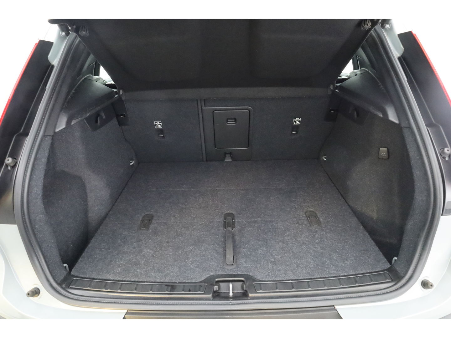 Volvo XC40 2.0 B3 Core | Pilot Assist | Keyless | Stoel- Stuurverw. | Camera | Apple CarPlay & Android Auto | 18''