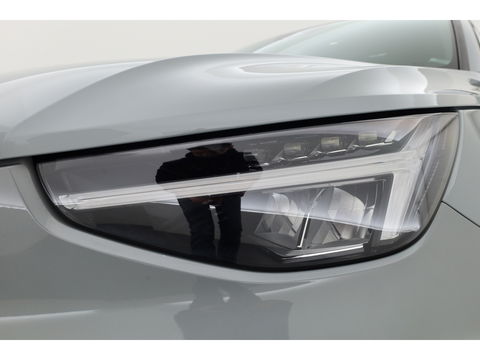 Volvo XC40 2.0 B3 Core | Pilot Assist | Keyless | Stoel- Stuurverw. | Camera | Apple CarPlay & Android Auto | 18''