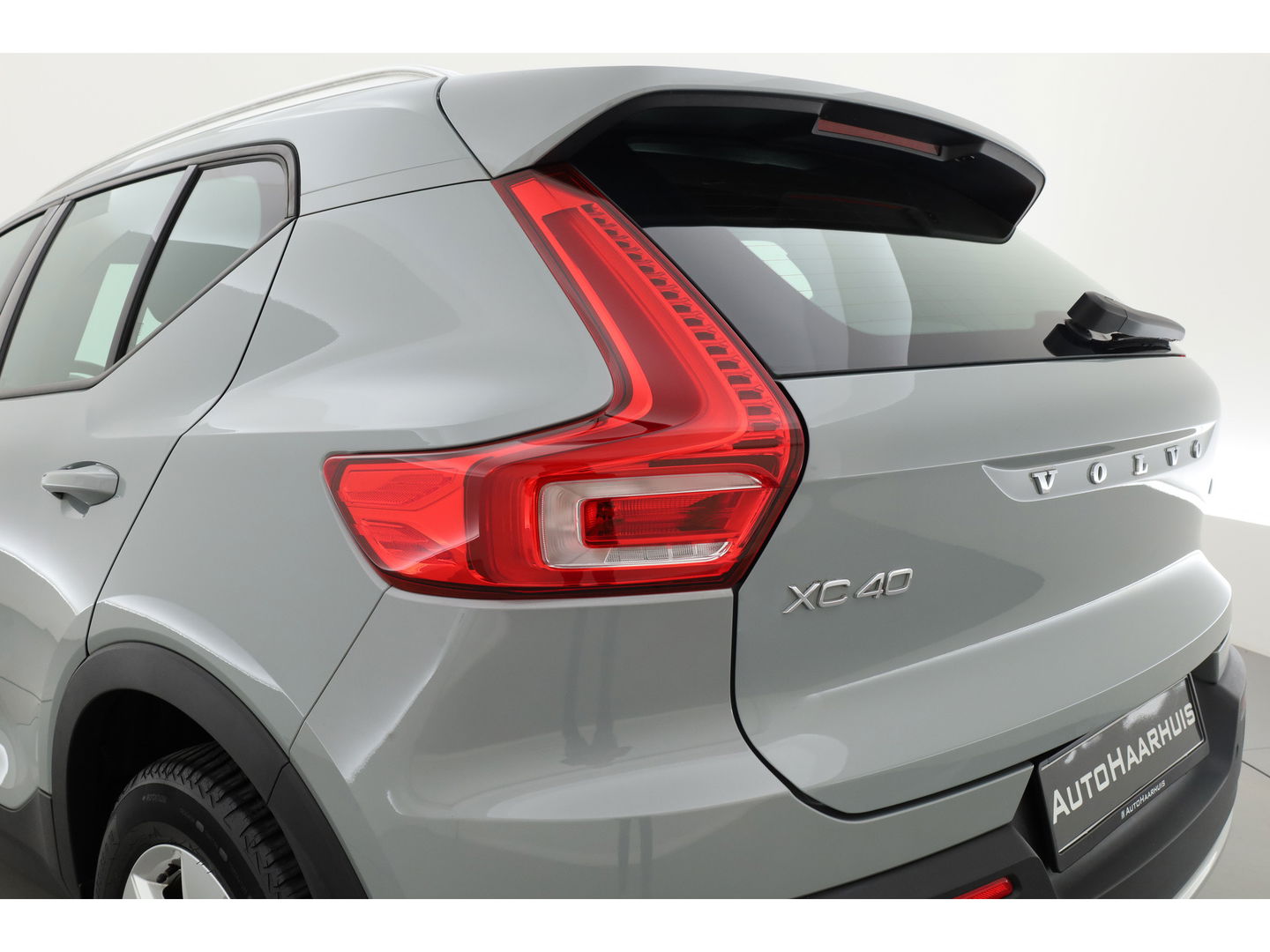 Volvo XC40 2.0 B3 Core | Pilot Assist | Keyless | Stoel- Stuurverw. | Camera | Apple CarPlay & Android Auto | 18''
