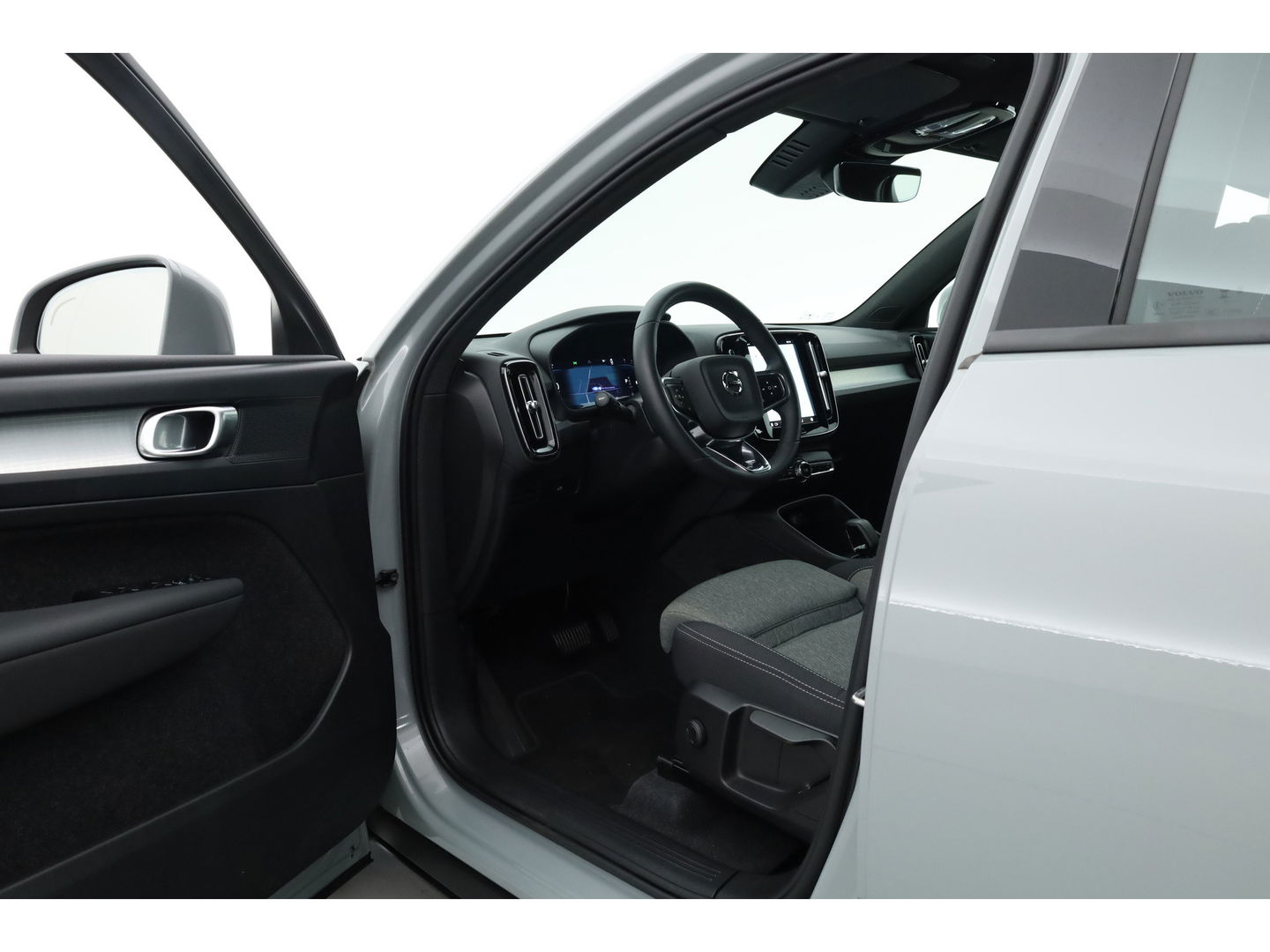 Volvo XC40 2.0 B3 Core | Pilot Assist | Keyless | Stoel- Stuurverw. | Camera | Apple CarPlay & Android Auto | 18''