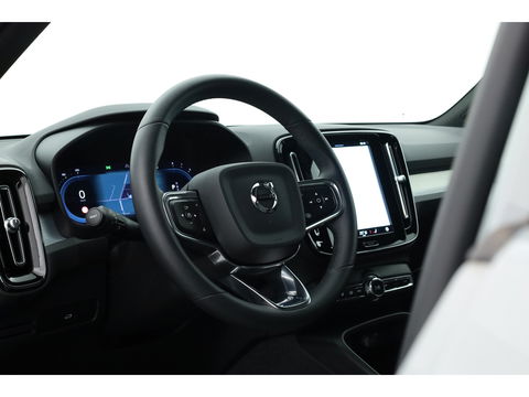Volvo XC40 2.0 B3 Core | Pilot Assist | Keyless | Stoel- Stuurverw. | Camera | Apple CarPlay & Android Auto | 18''