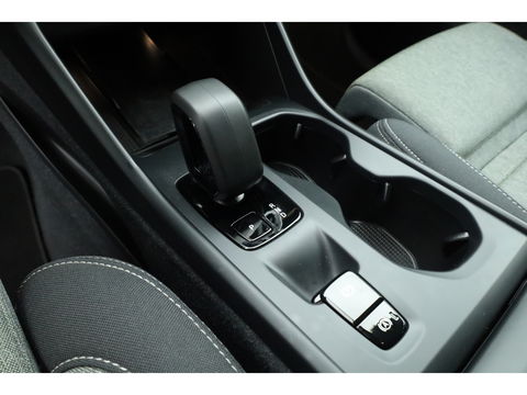 Volvo XC40 2.0 B3 Core | Pilot Assist | Keyless | Stoel- Stuurverw. | Camera | Apple CarPlay & Android Auto | 18''
