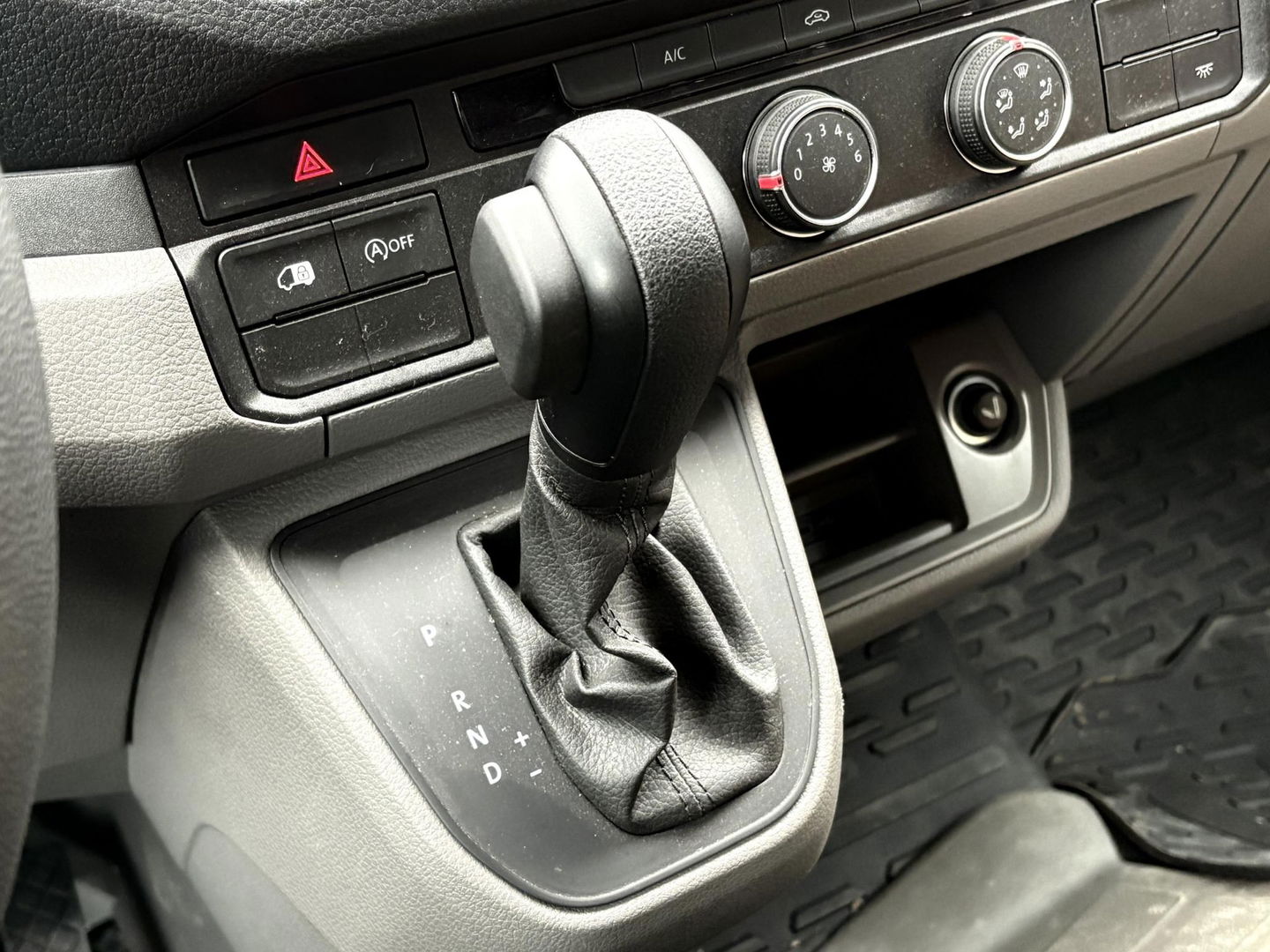 MAN TGE 35 2.0 L3H3 LUXE | LEDER | GASGEVEERDE CHAUFFEURSSTOEL | LED | CRUISE | LMV | SIDEBARS | DIK UITGEVOERD