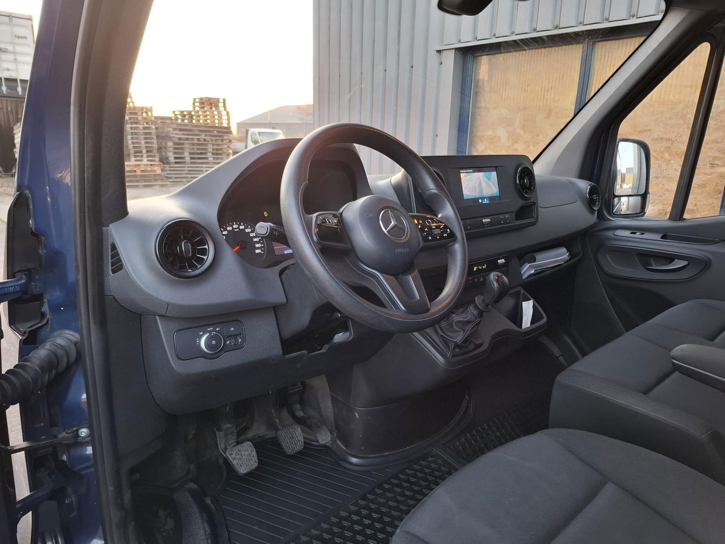 Mercedes-Benz Sprinter 311 CDI GB L2 FWD Functional 3.5T / AIRCO / CAMERA / 3 ZITS / DEALER ONDERHOUDEN / NAVI