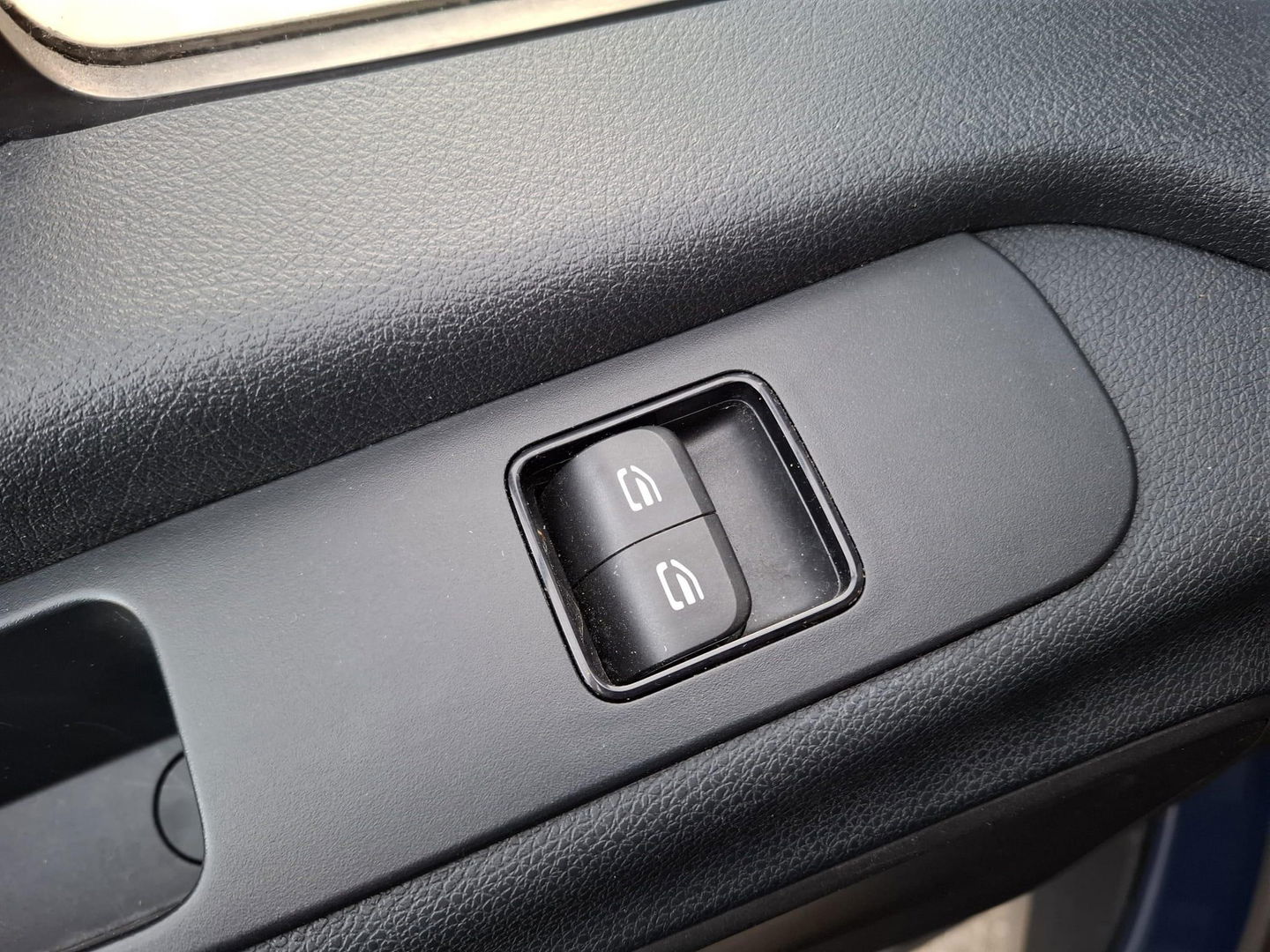 Mercedes-Benz Sprinter 311 CDI GB L2 FWD Functional 3.5T / AIRCO / CAMERA / 3 ZITS / DEALER ONDERHOUDEN / NAVI