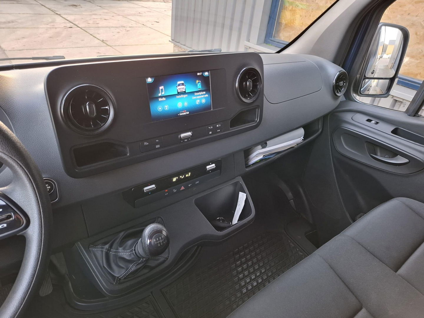 Mercedes-Benz Sprinter 311 CDI GB L2 FWD Functional 3.5T / AIRCO / CAMERA / 3 ZITS / DEALER ONDERHOUDEN / NAVI