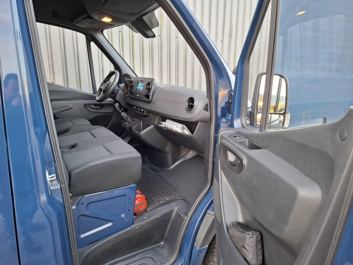 Mercedes-Benz Sprinter 311 CDI GB L2 FWD Functional 3.5T / AIRCO / CAMERA / 3 ZITS / DEALER ONDERHOUDEN / NAVI