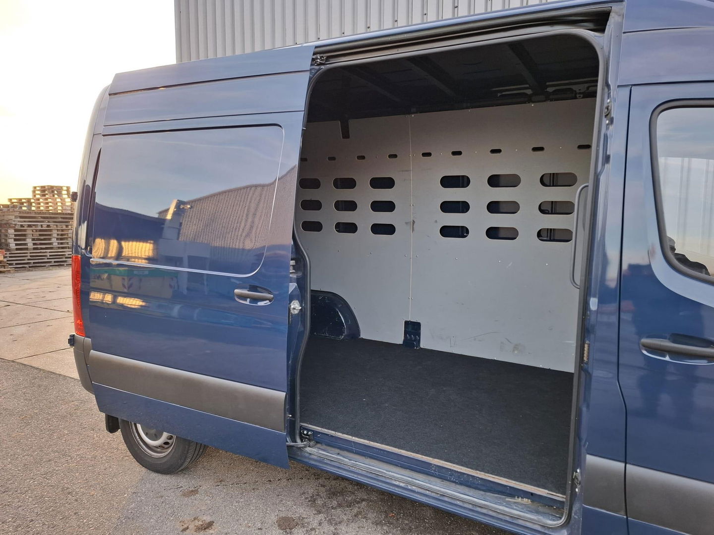 Mercedes-Benz Sprinter 311 CDI GB L2 FWD Functional 3.5T / AIRCO / CAMERA / 3 ZITS / DEALER ONDERHOUDEN / NAVI