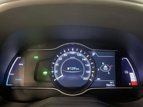 Hyundai KONA EV Comfort 64 kWh 3-Fase | SOH 100% | Adaptive Cruise Control | Achteruitrijcamera | Lederen Bekleding | Parkeersensoren Achter | Stoelverwarming | Keyless | Apple Carplay | Android Auto |