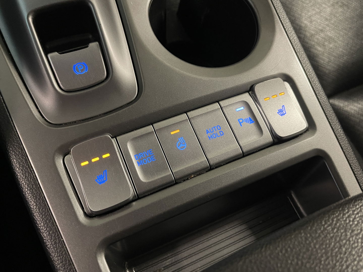 Hyundai KONA EV Comfort 64 kWh 3-Fase | SOH 100% | Adaptive Cruise Control | Achteruitrijcamera | Lederen Bekleding | Parkeersensoren Achter | Stoelverwarming | Keyless | Apple Carplay | Android Auto |