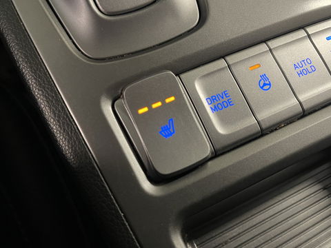 Hyundai KONA EV Comfort 64 kWh 3-Fase | SOH 100% | Adaptive Cruise Control | Achteruitrijcamera | Lederen Bekleding | Parkeersensoren Achter | Stoelverwarming | Keyless | Apple Carplay | Android Auto |