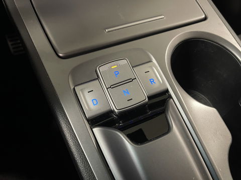 Hyundai KONA EV Comfort 64 kWh 3-Fase | SOH 100% | Adaptive Cruise Control | Achteruitrijcamera | Lederen Bekleding | Parkeersensoren Achter | Stoelverwarming | Keyless | Apple Carplay | Android Auto |
