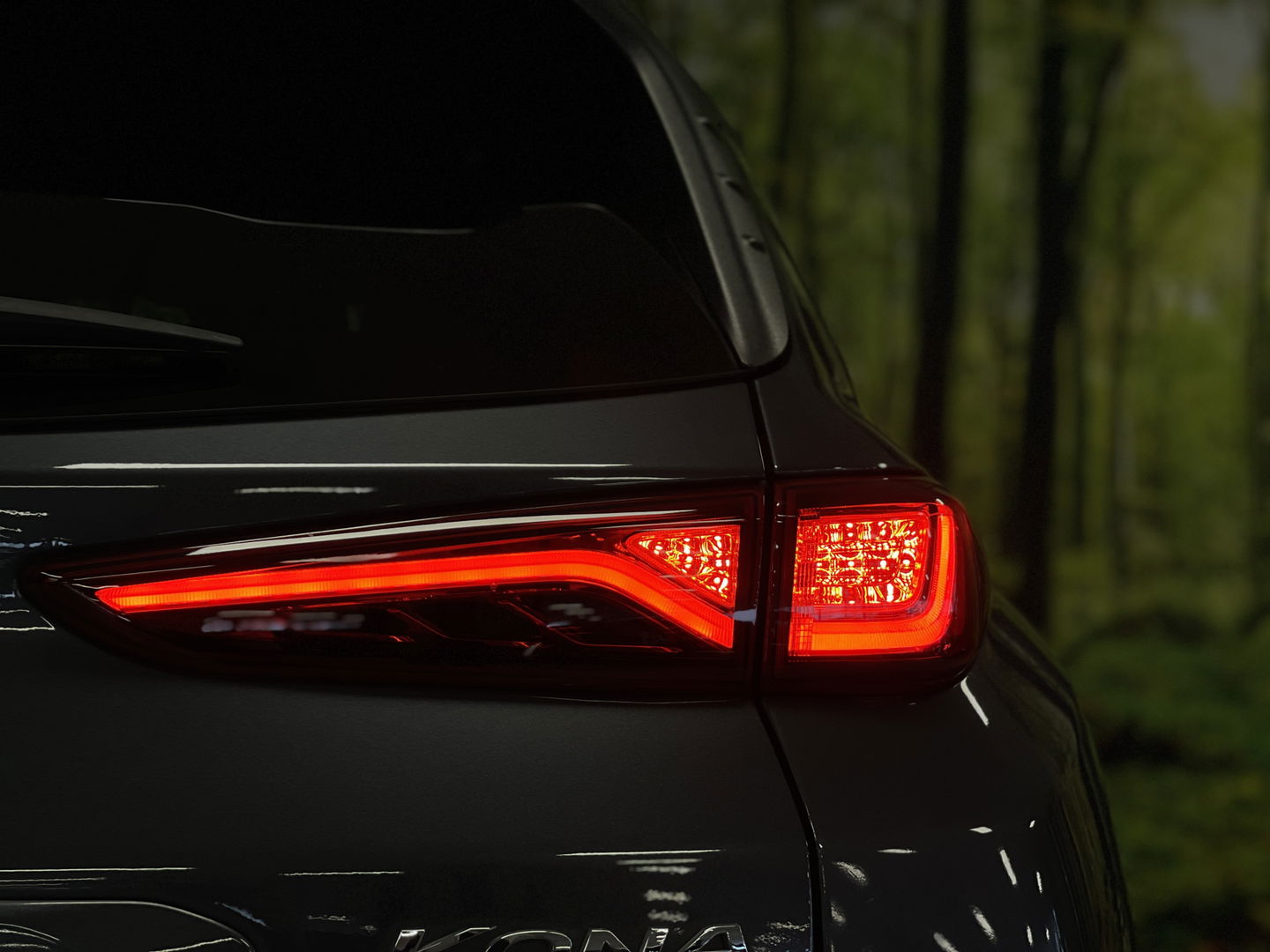 Hyundai KONA EV Comfort 64 kWh 3-Fase | SOH 100% | Adaptive Cruise Control | Achteruitrijcamera | Lederen Bekleding | Parkeersensoren Achter | Stoelverwarming | Keyless | Apple Carplay | Android Auto |