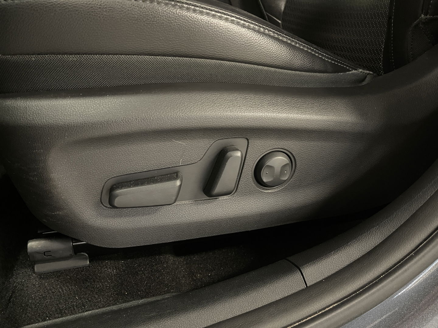 Hyundai KONA EV Comfort 64 kWh 3-Fase | SOH 100% | Adaptive Cruise Control | Achteruitrijcamera | Lederen Bekleding | Parkeersensoren Achter | Stoelverwarming | Keyless | Apple Carplay | Android Auto |