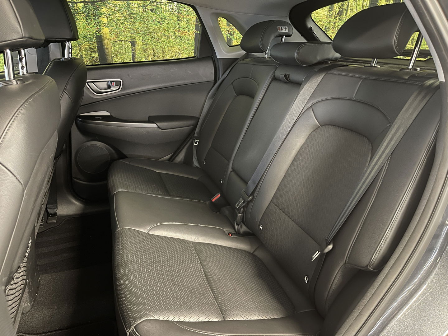 Hyundai KONA EV Comfort 64 kWh 3-Fase | SOH 100% | Adaptive Cruise Control | Achteruitrijcamera | Lederen Bekleding | Parkeersensoren Achter | Stoelverwarming | Keyless | Apple Carplay | Android Auto |