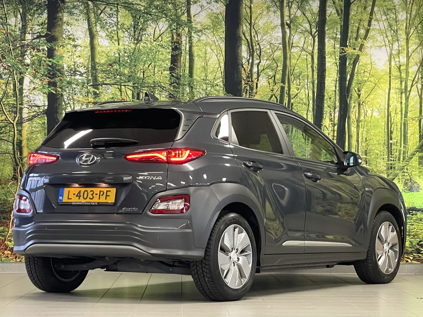 Hyundai KONA EV Comfort 64 kWh 3-Fase | SOH 100% | Adaptive Cruise Control | Achteruitrijcamera | Lederen Bekleding | Parkeersensoren Achter | Stoelverwarming | Keyless | Apple Carplay | Android Auto |