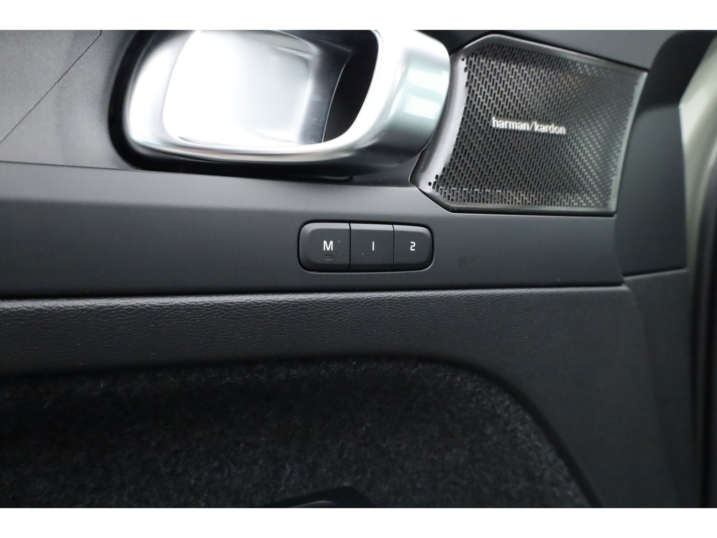 Volvo XC40 Single Motor Ultimate | Pano-dak | ACC | Blis | 360 Camera | H&K Audio | Memory stoelen |