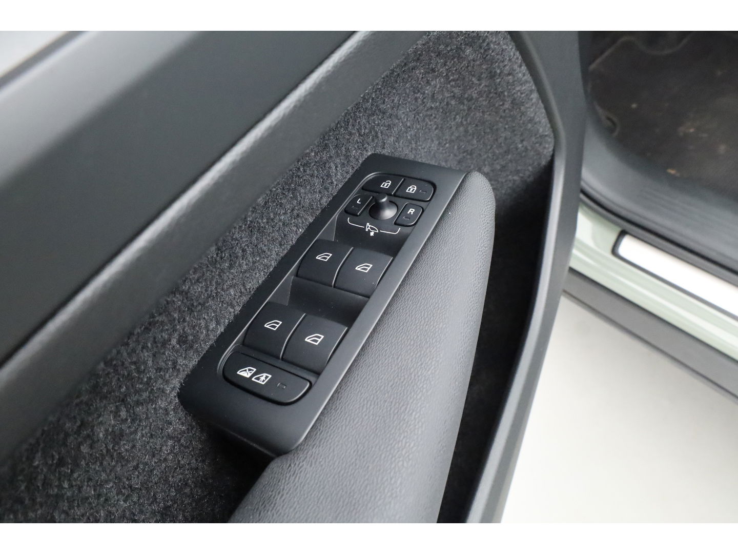 Volvo XC40 Single Motor Ultimate | Pano-dak | ACC | Blis | 360 Camera | H&K Audio | Memory stoelen |