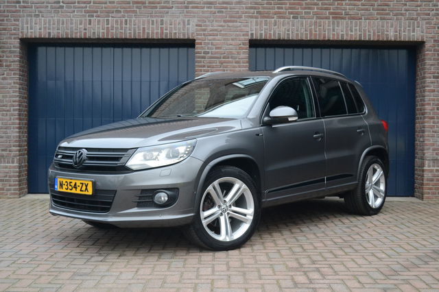 Volkswagen Tiguan - 2.0 TSI DSG Sport&Style 4motion R-line Edition | Trekhaak | LED | Stoelverwarming | Navigatie