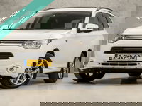 Mitsubishi Outlander - 2.0 PHEV Deluxe 203Pk Automaat (SCHUIFDAK, NAVIGATIE, CAMERA, LEDER, ELEK SPORTSTOELEN, TREKHAAK, GETINT GLAS, NIEUWSTAAT)