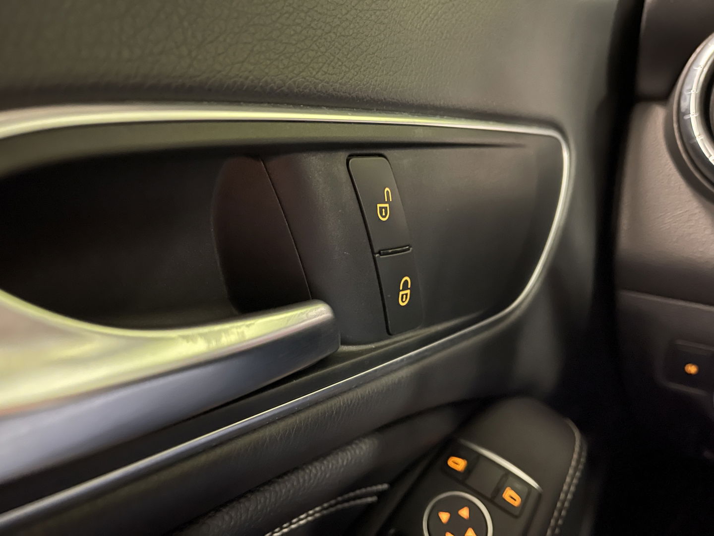 Mercedes-Benz CLA-Klasse Shooting Brake 180 Lease Edition Ambition | Lichtmetaal 18'' | Cruise Control | Airconditioning | Stoelverwarming | Achteruitrijcamera | Stop & Go | Navigatie |