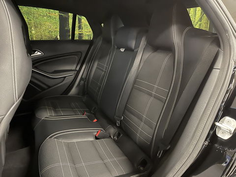 Mercedes-Benz CLA-Klasse Shooting Brake 180 Lease Edition Ambition | Lichtmetaal 18'' | Cruise Control | Airconditioning | Stoelverwarming | Achteruitrijcamera | Stop & Go | Navigatie |