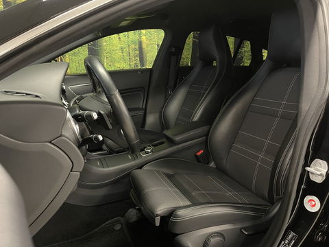 Mercedes-Benz CLA-Klasse Shooting Brake 180 Lease Edition Ambition | Lichtmetaal 18'' | Cruise Control | Airconditioning | Stoelverwarming | Achteruitrijcamera | Stop & Go | Navigatie |