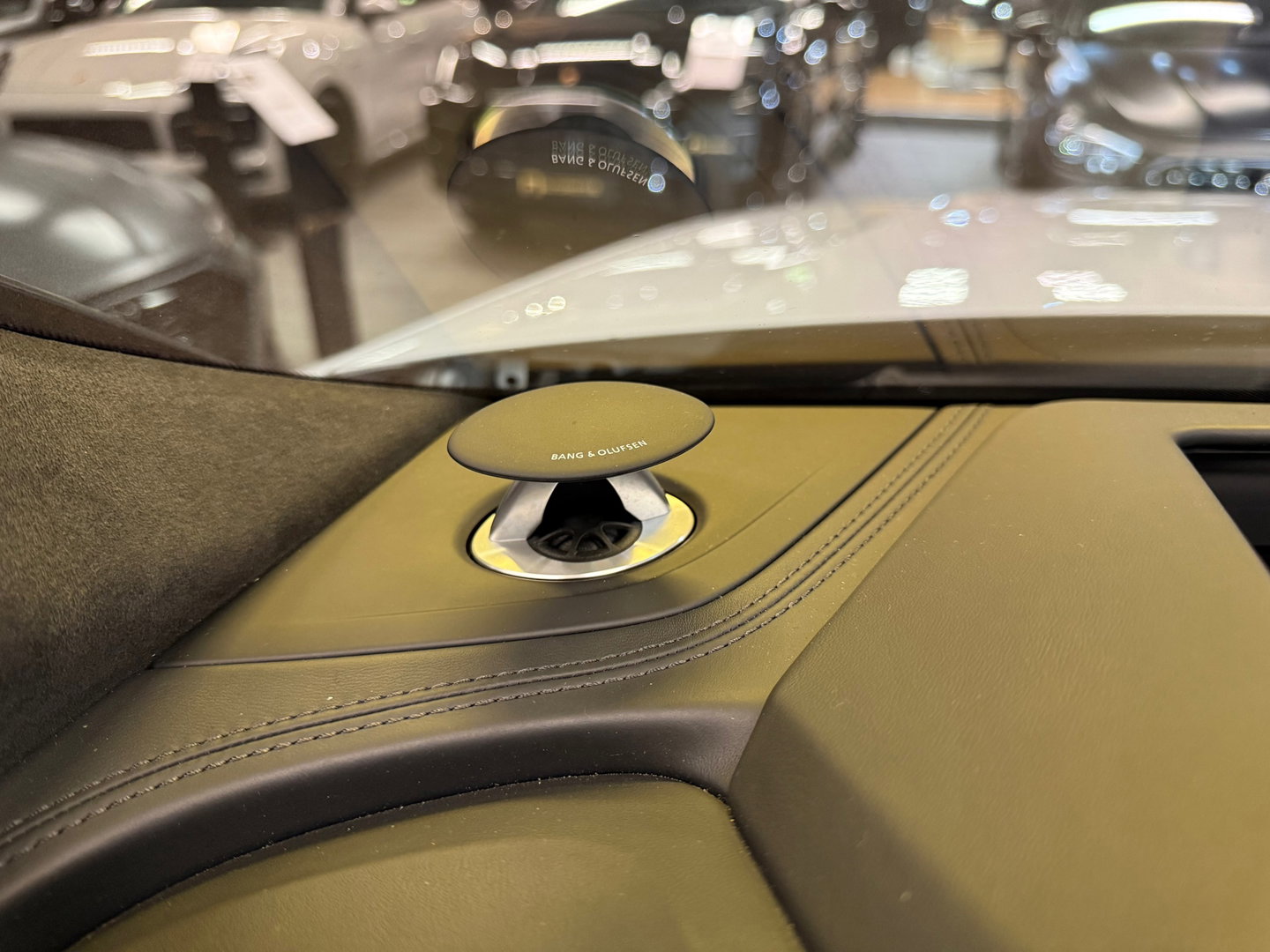 Audi RSQ8 4.0 TFSI quattro Pano|Ceramic|B&O 3D|HuD|Trekhaak