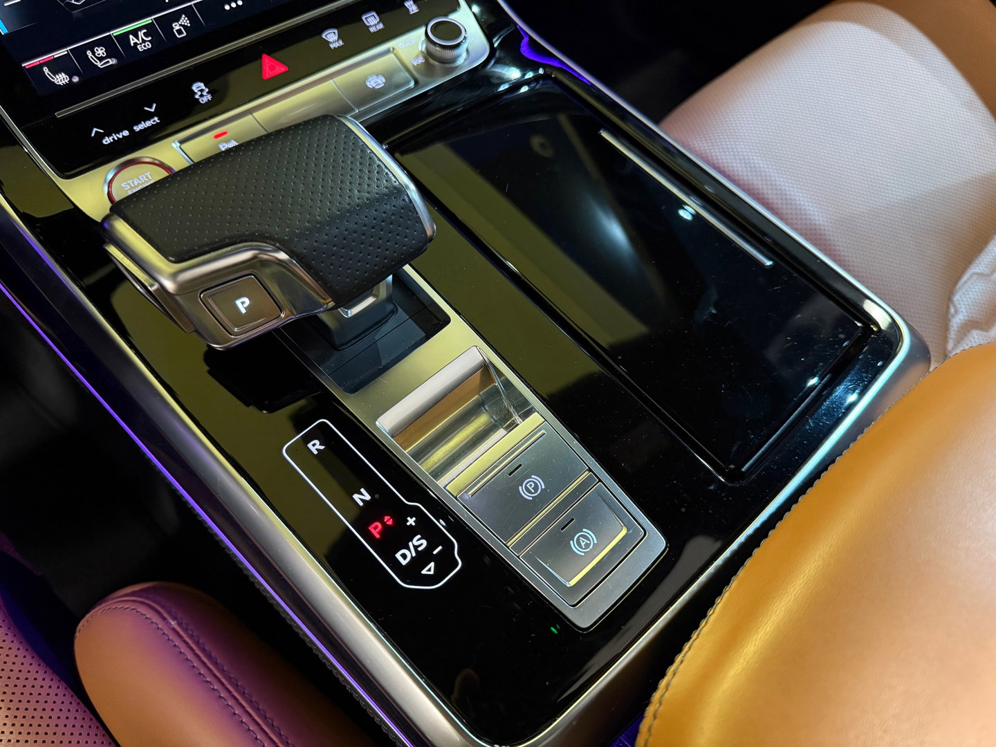 Audi RSQ8 4.0 TFSI quattro Pano|Ceramic|B&O 3D|HuD|Trekhaak