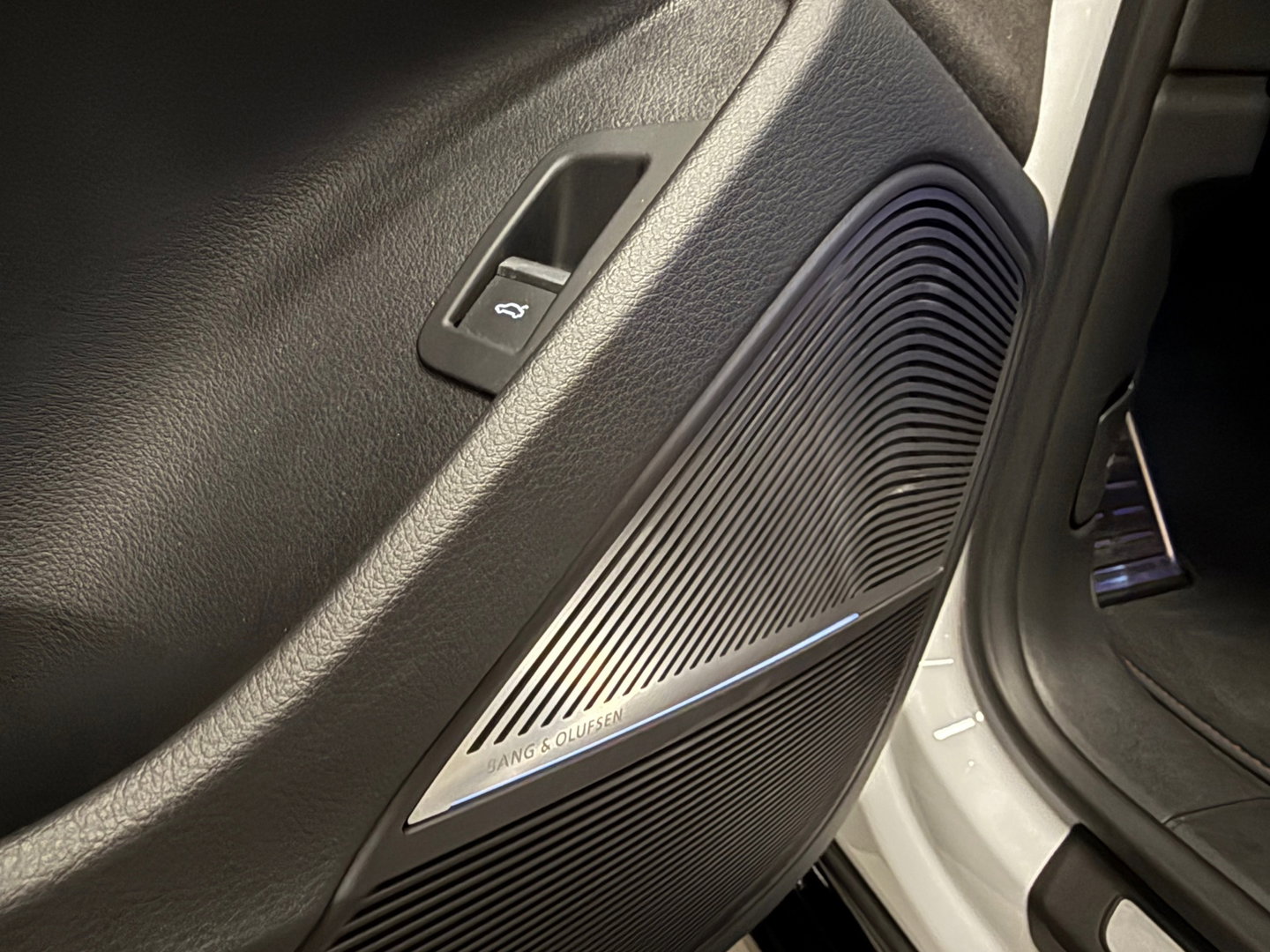 Audi RSQ8 4.0 TFSI quattro Pano|Ceramic|B&O 3D|HuD|Trekhaak