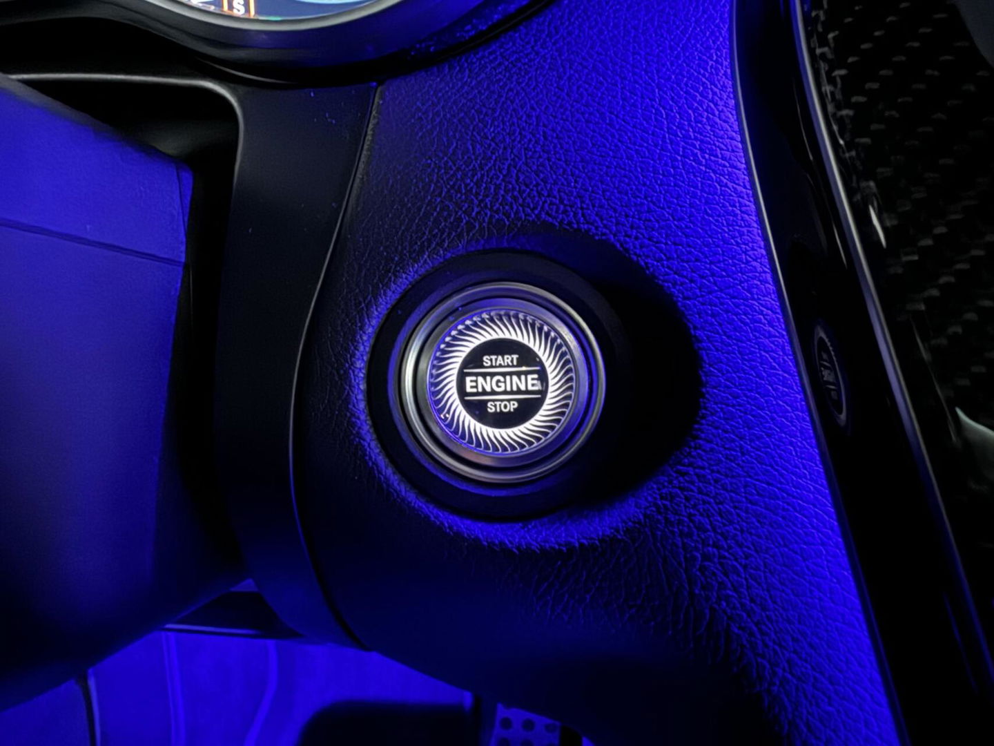 Mercedes-Benz C-Klasse 300e 4MATIC AMG Pano Burmester 360° Luchtvering