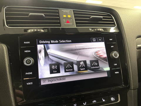 Volkswagen Golf 2.0 TSI GTI Performance | 230 PK! | Virtual Dashboard | Apple Carplay | Android Auto | Adaptieve Cruise Control | Lane Assist | Dodehoeksensor | Stoelverwarming | Keyless Go / Keyless Entry |