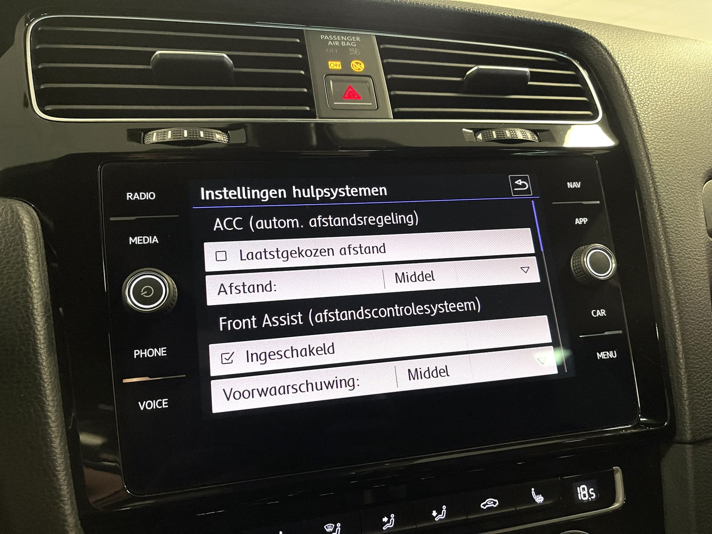 Volkswagen Golf 2.0 TSI GTI Performance | 230 PK! | Virtual Dashboard | Apple Carplay | Android Auto | Adaptieve Cruise Control | Lane Assist | Dodehoeksensor | Stoelverwarming | Keyless Go / Keyless Entry |