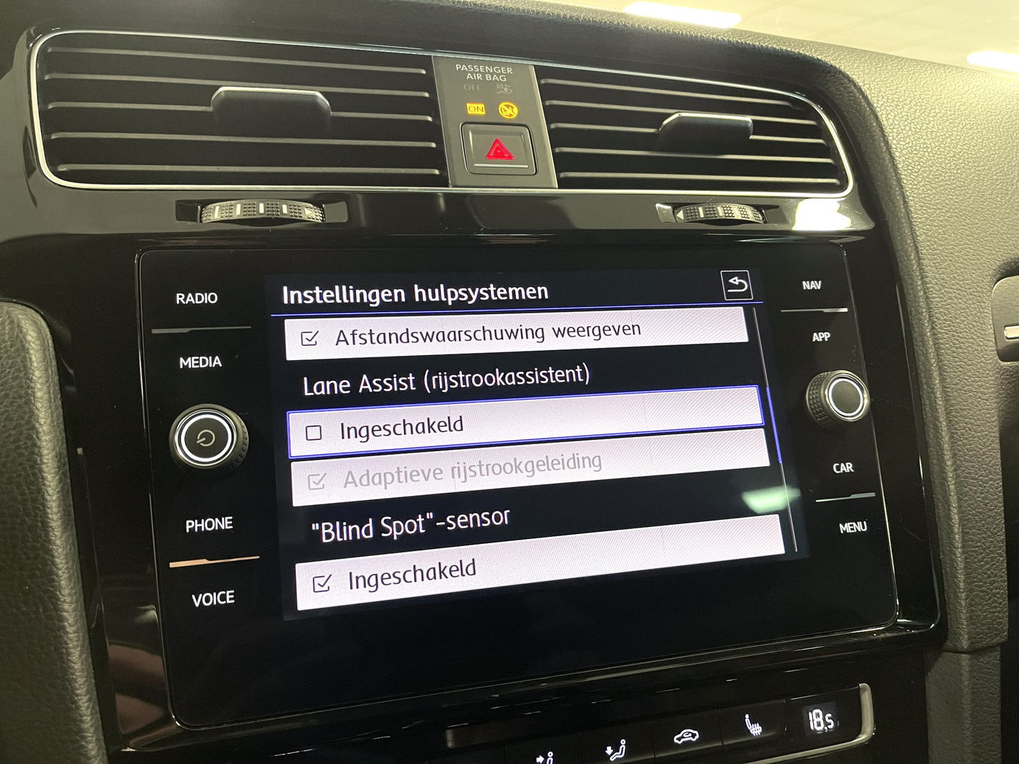 Volkswagen Golf 2.0 TSI GTI Performance | 230 PK! | Virtual Dashboard | Apple Carplay | Android Auto | Adaptieve Cruise Control | Lane Assist | Dodehoeksensor | Stoelverwarming | Keyless Go / Keyless Entry |