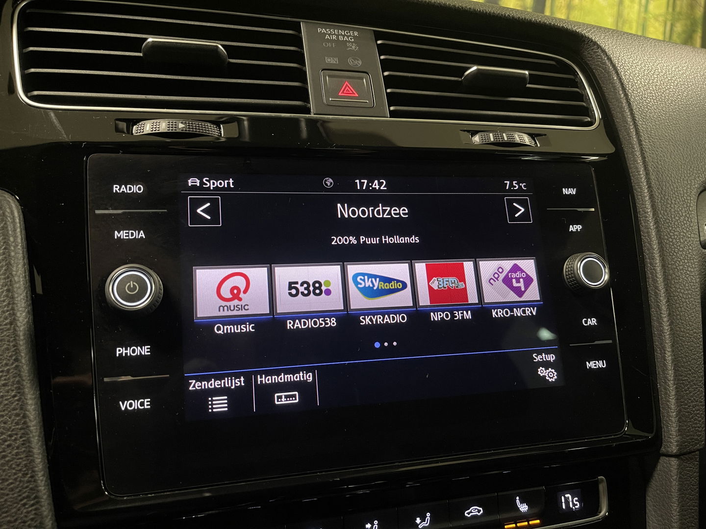 Volkswagen Golf 2.0 TSI GTI Performance | 230 PK! | Virtual Dashboard | Apple Carplay | Android Auto | Adaptieve Cruise Control | Lane Assist | Dodehoeksensor | Stoelverwarming | Keyless Go / Keyless Entry |