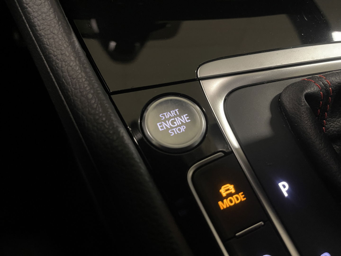 Volkswagen Golf 2.0 TSI GTI Performance | 230 PK! | Virtual Dashboard | Apple Carplay | Android Auto | Adaptieve Cruise Control | Lane Assist | Dodehoeksensor | Stoelverwarming | Keyless Go / Keyless Entry |