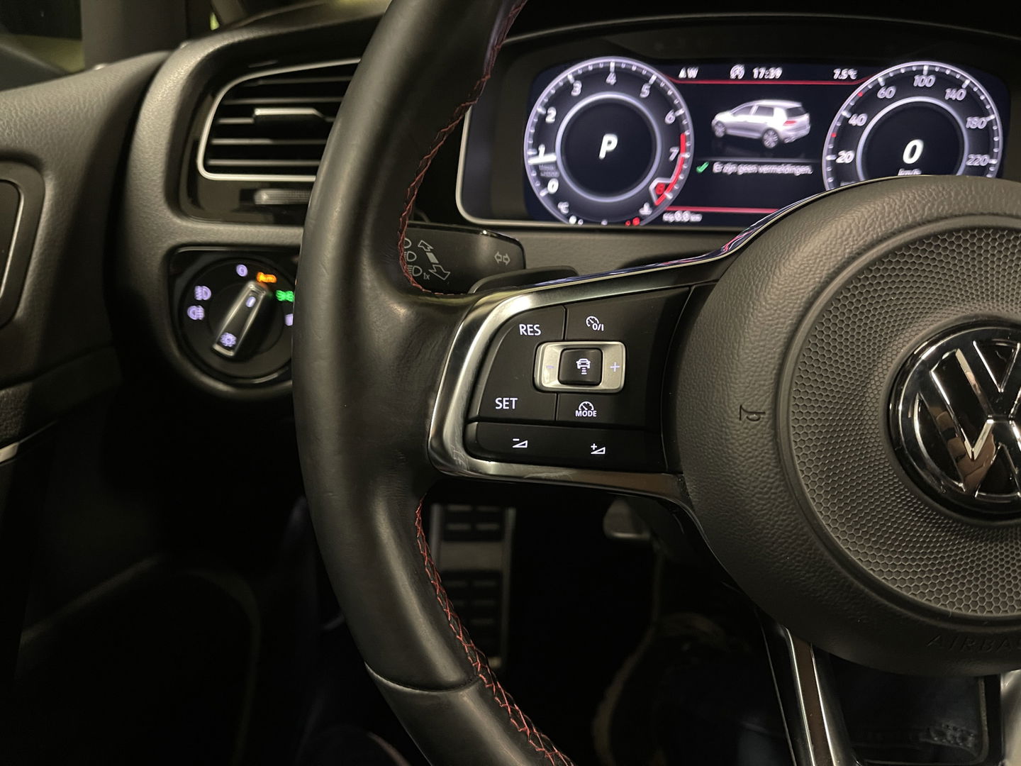 Volkswagen Golf 2.0 TSI GTI Performance | 230 PK! | Virtual Dashboard | Apple Carplay | Android Auto | Adaptieve Cruise Control | Lane Assist | Dodehoeksensor | Stoelverwarming | Keyless Go / Keyless Entry |