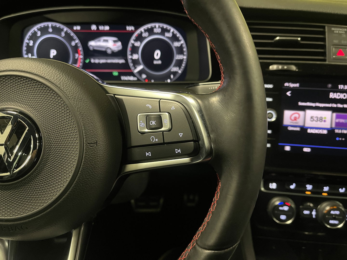 Volkswagen Golf 2.0 TSI GTI Performance | 230 PK! | Virtual Dashboard | Apple Carplay | Android Auto | Adaptieve Cruise Control | Lane Assist | Dodehoeksensor | Stoelverwarming | Keyless Go / Keyless Entry |