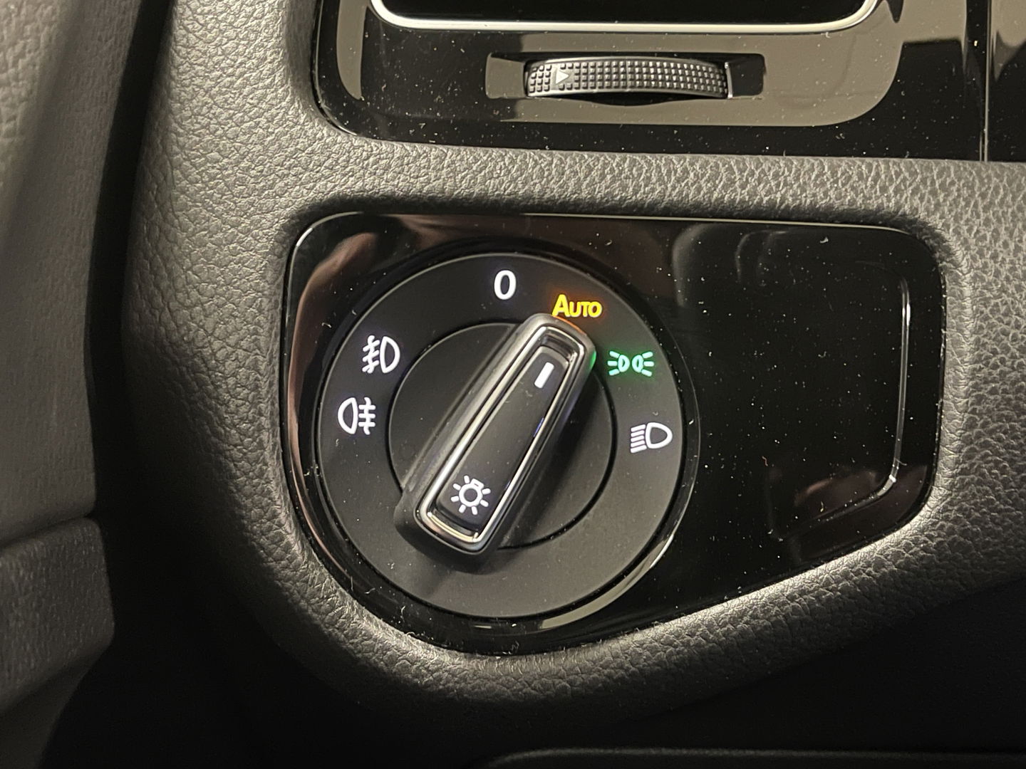 Volkswagen Golf 2.0 TSI GTI Performance | 230 PK! | Virtual Dashboard | Apple Carplay | Android Auto | Adaptieve Cruise Control | Lane Assist | Dodehoeksensor | Stoelverwarming | Keyless Go / Keyless Entry |