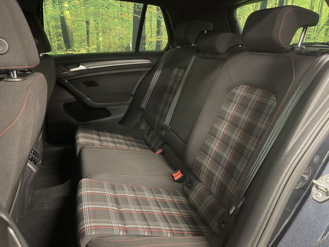 Volkswagen Golf 2.0 TSI GTI Performance | 230 PK! | Virtual Dashboard | Apple Carplay | Android Auto | Adaptieve Cruise Control | Lane Assist | Dodehoeksensor | Stoelverwarming | Keyless Go / Keyless Entry |