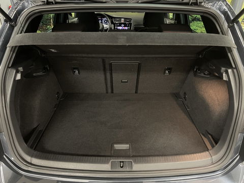 Volkswagen Golf 2.0 TSI GTI Performance | 230 PK! | Virtual Dashboard | Apple Carplay | Android Auto | Adaptieve Cruise Control | Lane Assist | Dodehoeksensor | Stoelverwarming | Keyless Go / Keyless Entry |