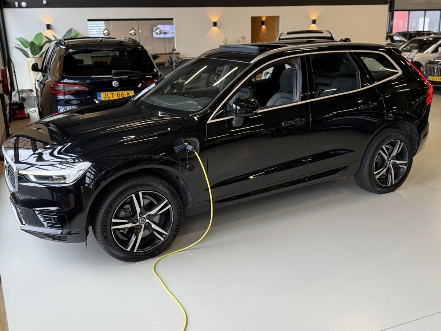 Volvo XC60 T8 408PK AWD / R-Design / LED