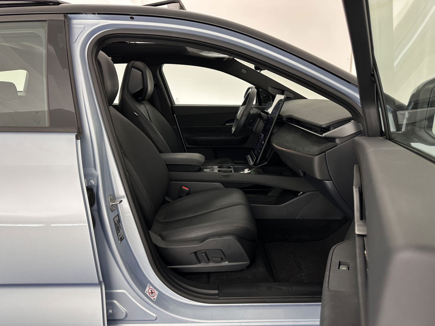 Fisker Ocean Extreme 113kWh [ 3-Fase ] Aut. (INCL-BTW) *HEATPUMP | PANO | LEATHER | FULL-LED | ADAPTIVE-CRUISE | TOPVIEW | MEMORY-PACK | BLINDSPOT | DIGI-COCKPIT | KEYLESS | DAB+ | SOLAR-ROOF | COMFORTSEATS | CARPLAY | TOW