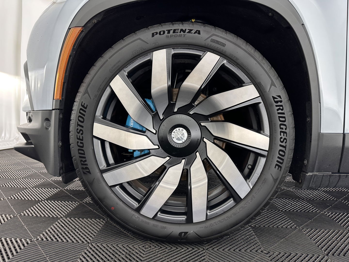 Fisker Ocean Extreme 113kWh [ 3-Fase ] Aut. (INCL-BTW) *HEATPUMP | PANO | LEATHER | FULL-LED | ADAPTIVE-CRUISE | TOPVIEW | MEMORY-PACK | BLINDSPOT | DIGI-COCKPIT | KEYLESS | DAB+ | SOLAR-ROOF | COMFORTSEATS | CARPLAY | TOW