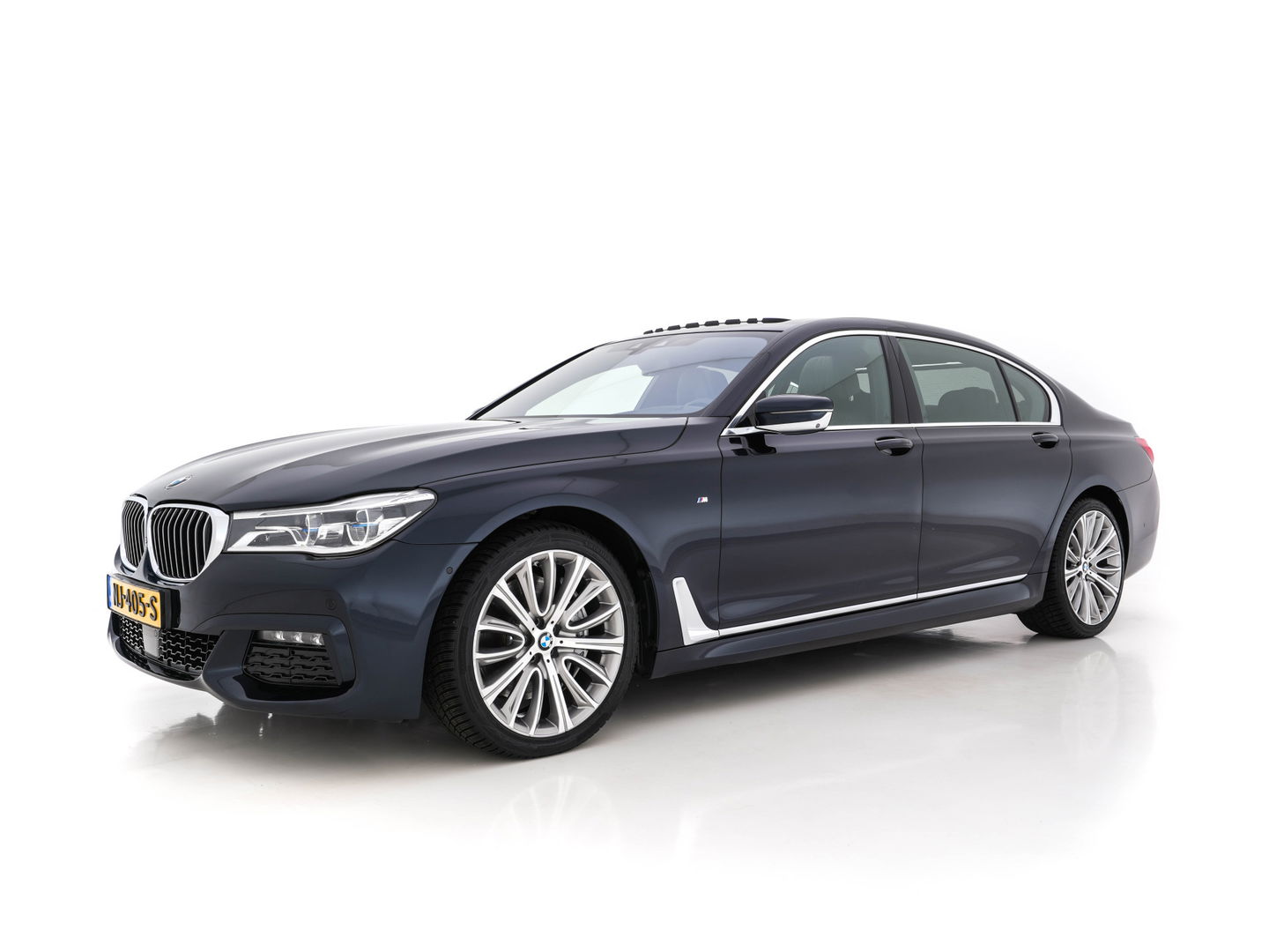 BMW 7 Serie 750i Long M-Aerodynamic xDrive High Executive Aut. *PANO | DESIGN-LEATHER | LASER-LED | SOFTCLOSE |TOPVIEW | HARMAN/KARDON-SOUND | MEMORY-PACK | NAVI-FULLMAP | KEYLESS | ADAPTIVE-CRUISE | HEAD-UP | MASSAGE/HEATED/COOLED-COMFORT-SEATS | .