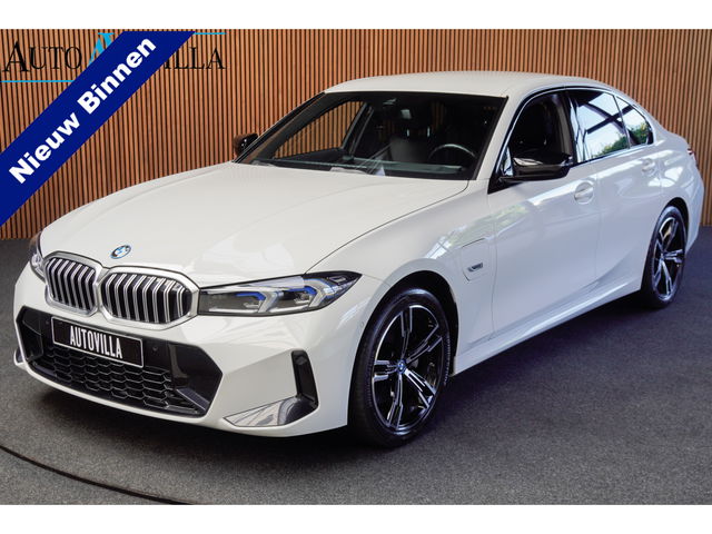 BMW 3 Serie - 320e M-sport HUD Leer Navi Camera ACC Matrix LED Laser PDC Virtual Climate (3-zone) Zwarte binnenhemel Sportstoelen LM velgen Facelift model! BTW auto!